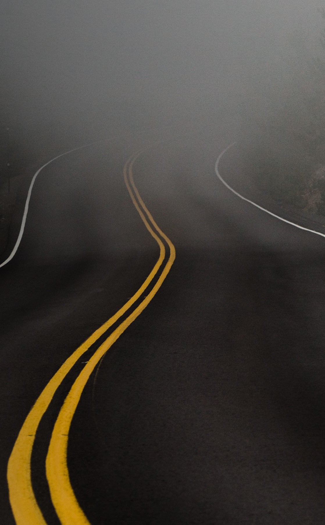 Gated vision comparison showing added scene detail in difficult visibility conditions